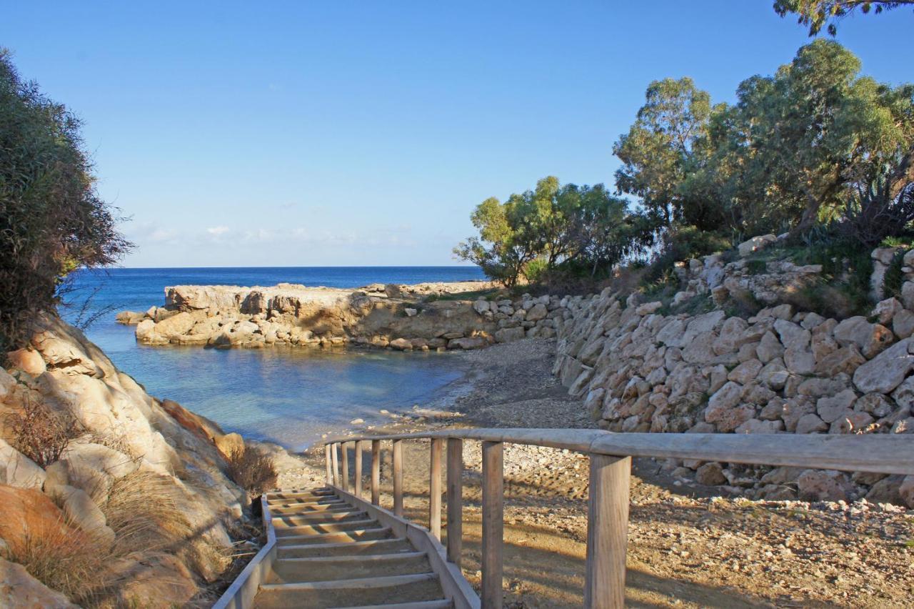 Meryl - Coralli Beachfront Apartment Protaras Exterior photo