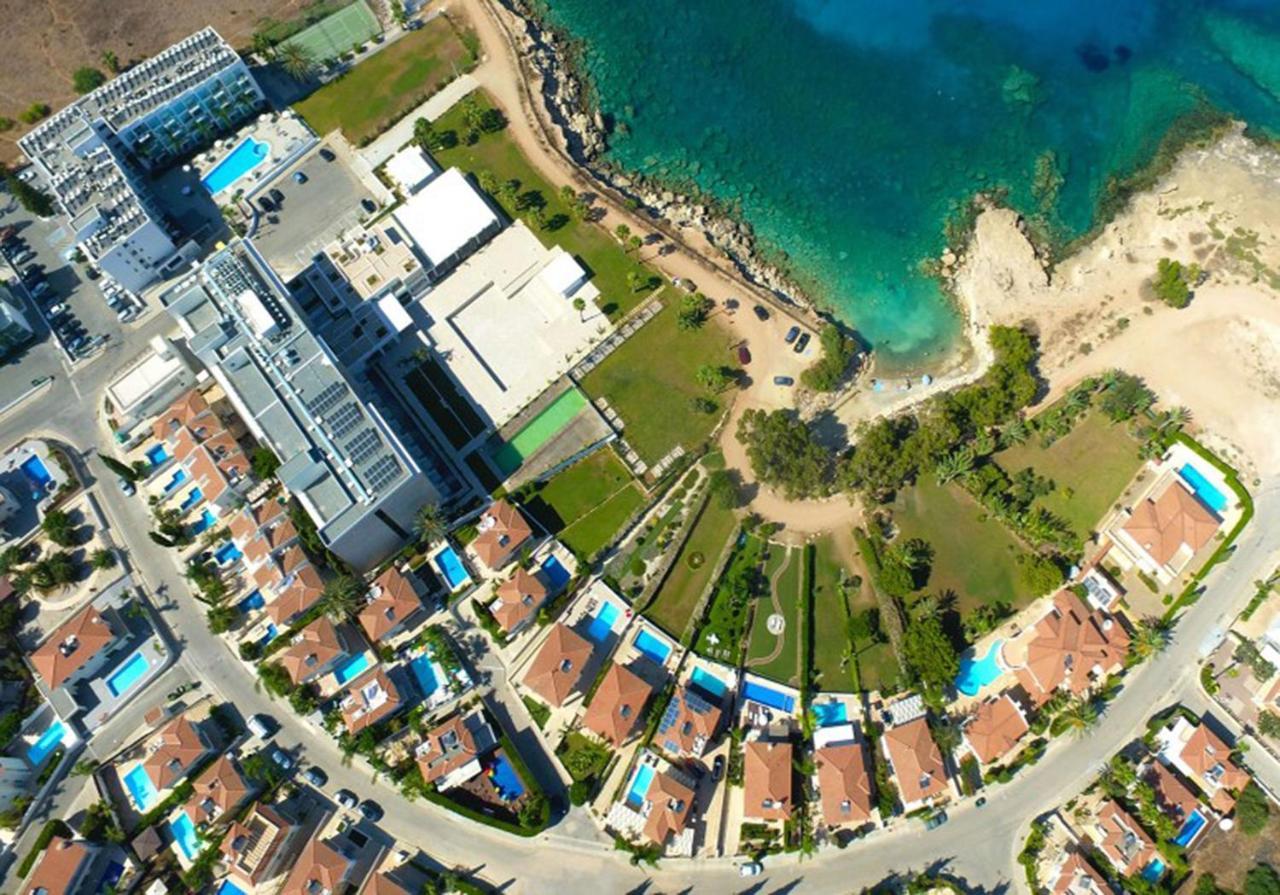 Meryl - Coralli Beachfront Apartment Protaras Exterior photo