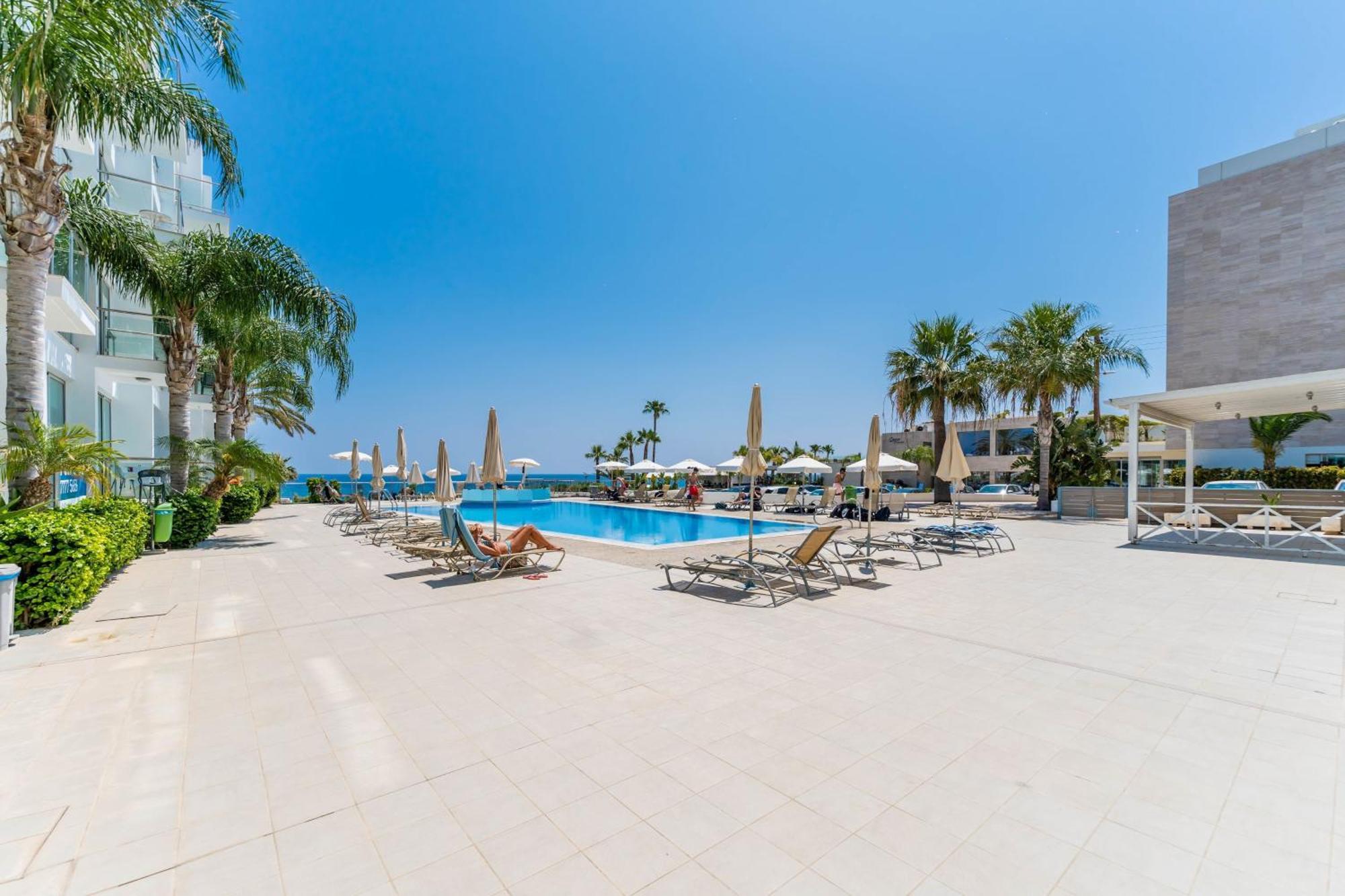Meryl - Coralli Beachfront Apartment Protaras Exterior photo