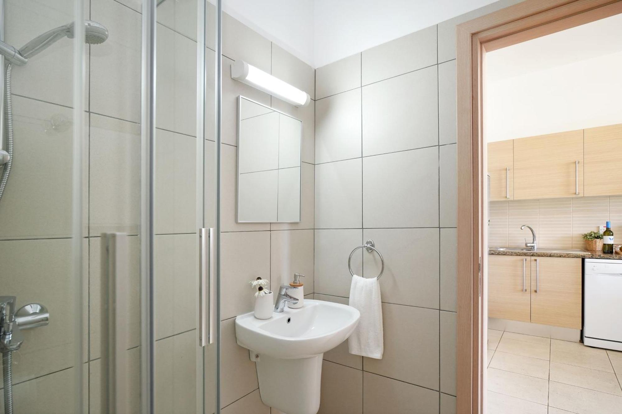 Meryl - Coralli Beachfront Apartment Protaras Exterior photo