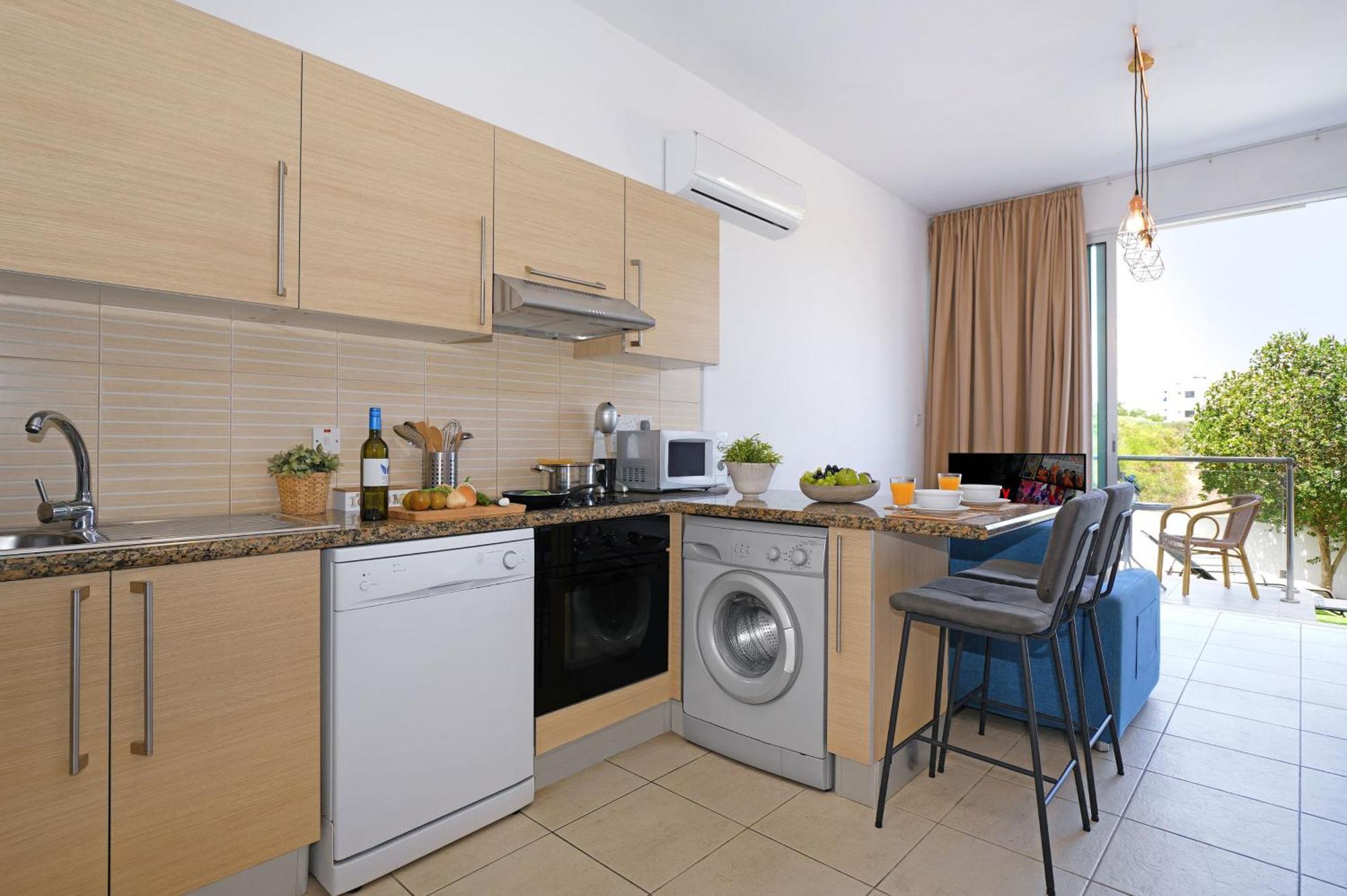 Meryl - Coralli Beachfront Apartment Protaras Exterior photo