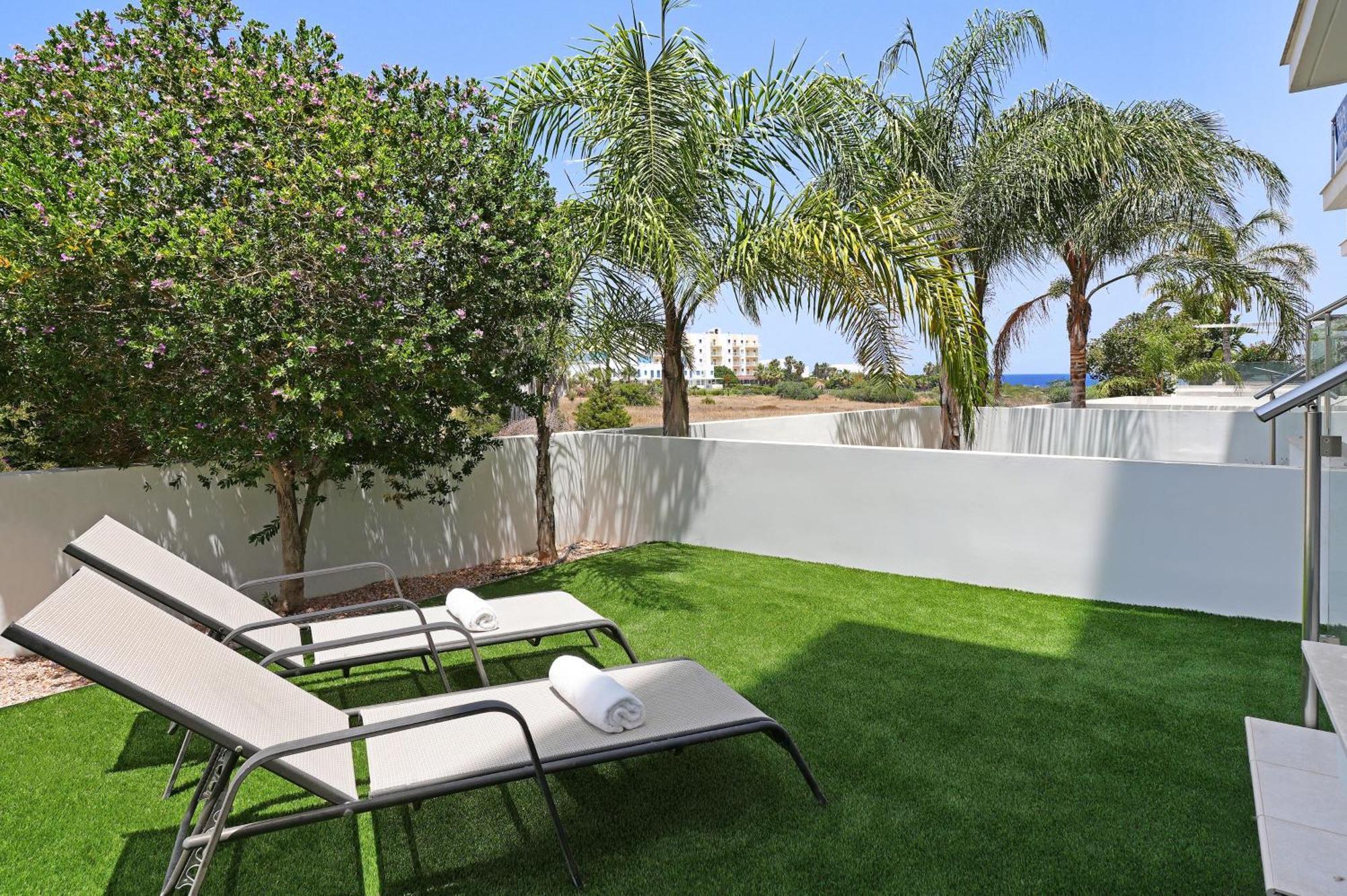 Meryl - Coralli Beachfront Apartment Protaras Exterior photo