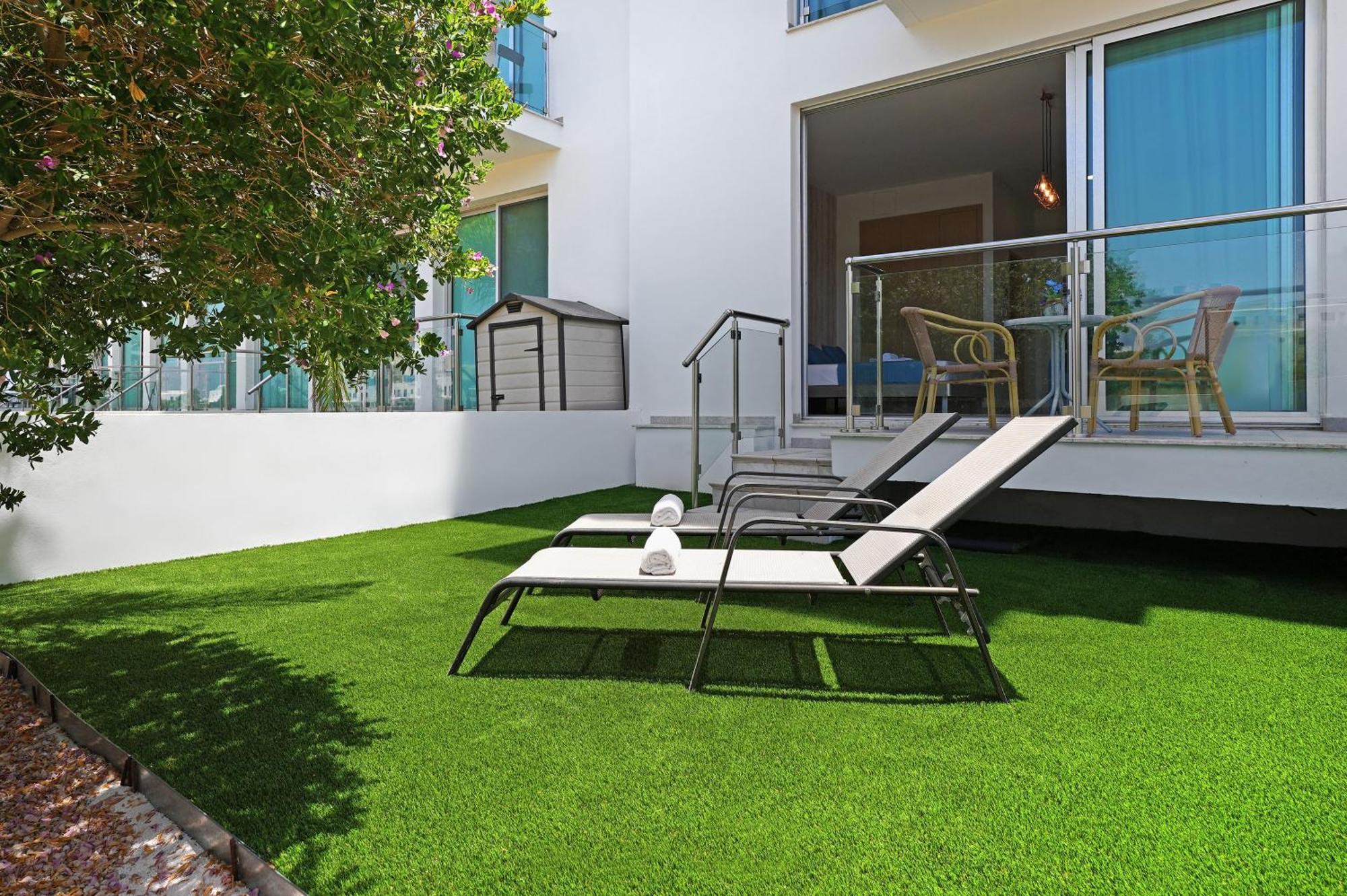 Meryl - Coralli Beachfront Apartment Protaras Exterior photo