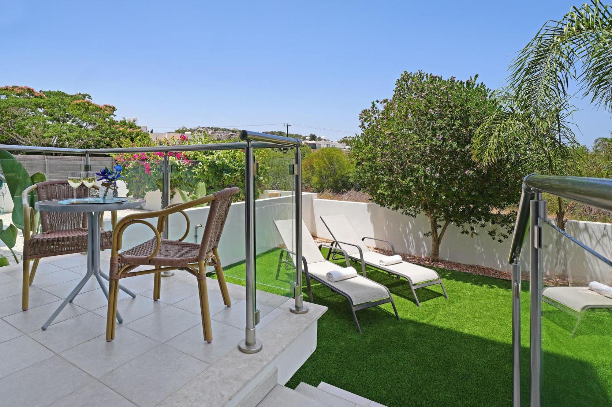 Meryl - Coralli Beachfront Apartment Protaras Exterior photo